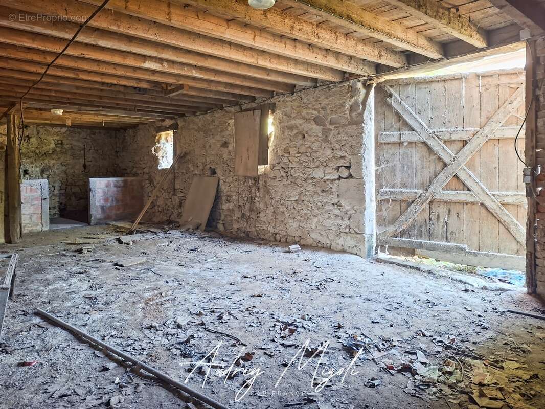 Grange en pierre à rénover entièrement, au coeur d'Astaffort, plus de 200m² - photo 3