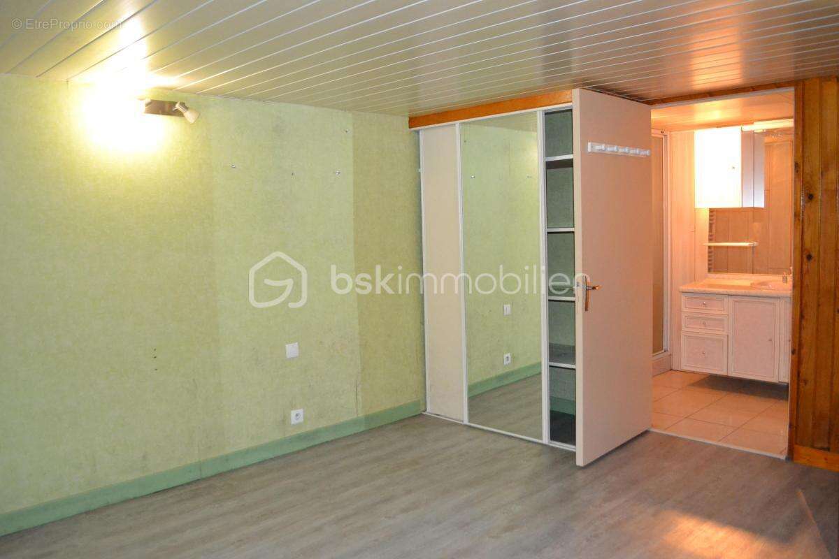 En exclusivité À vendre : Maison élevée sur sous-sol dans un quartier calme - photo 6