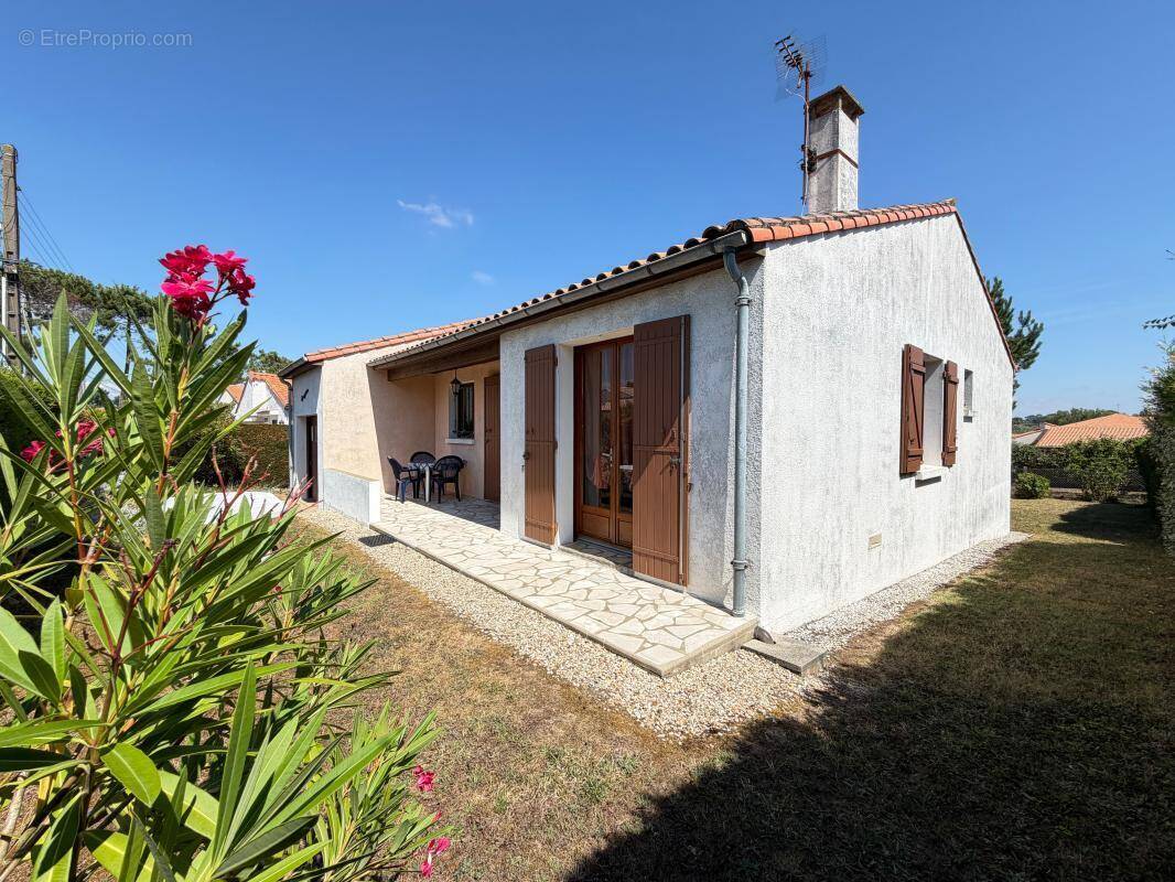 Maison à VAUX-SUR-MER