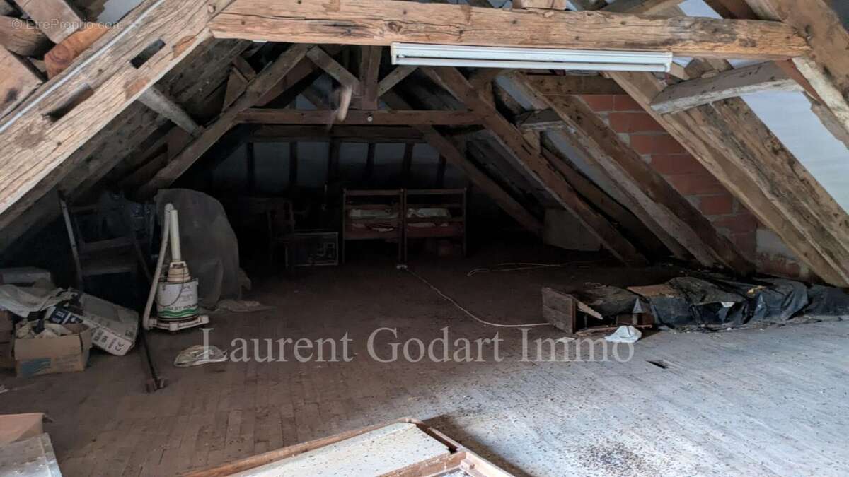 Maison en pierres avec dépendances - photo 8