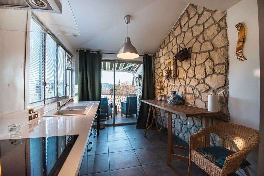 Maison à GREOUX-LES-BAINS