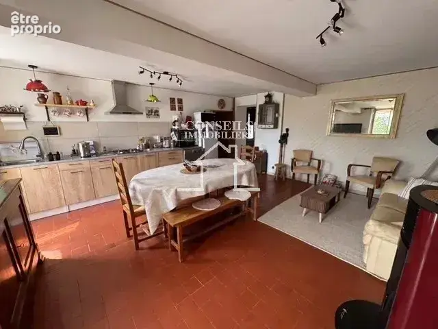 10 min JOIGNY Charmante fermette de plain-pied avec granges et jardin - photo 3