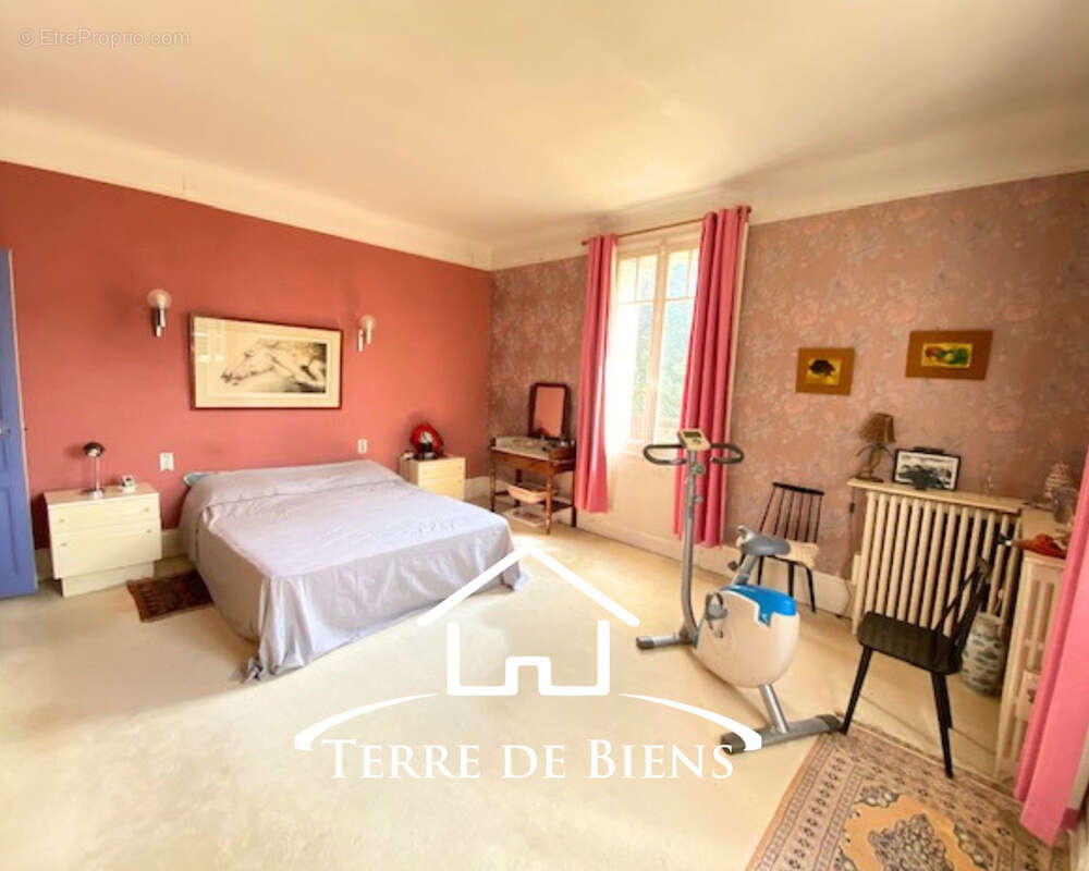 Propriété de caractère de 250 m2 habitables sur plus de 1,25 hectare   6 Chambres, 5 BOXES, À 10 minutes de Vi - photo 13