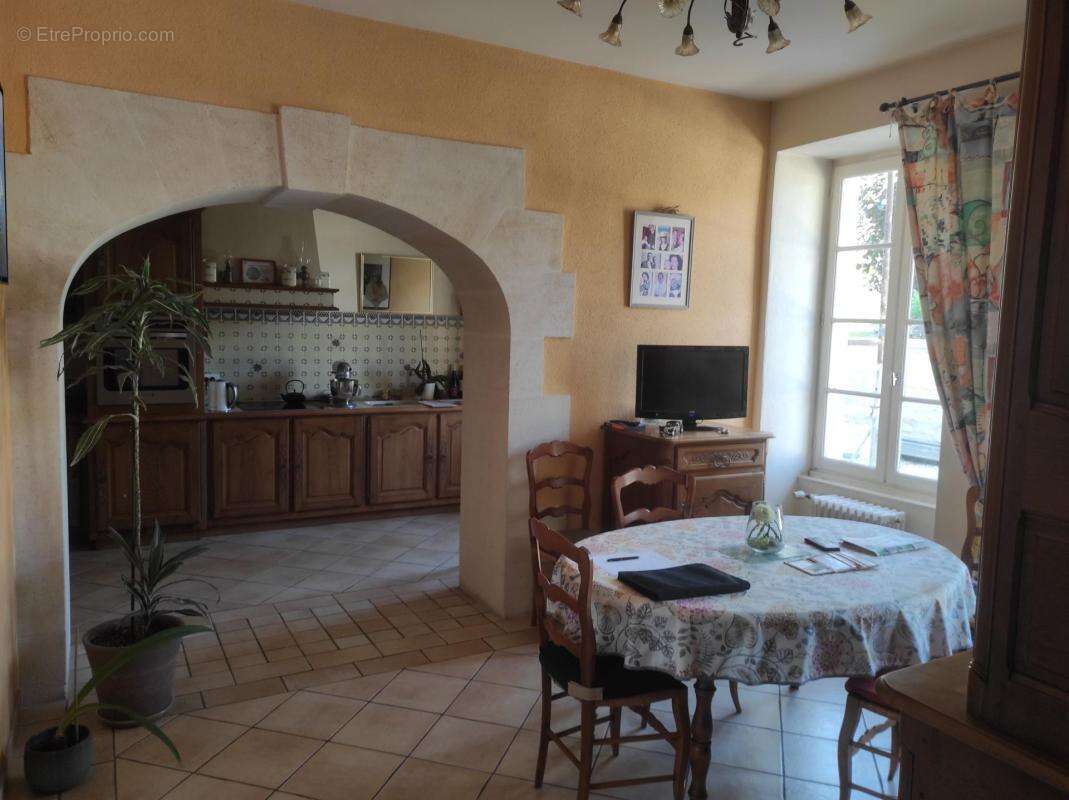 Maison à SAINT-JEAN-D'ANGELY