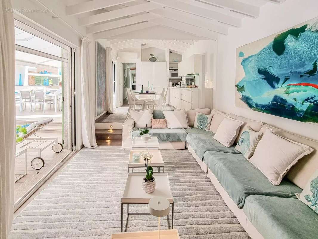 Appartement à EZE