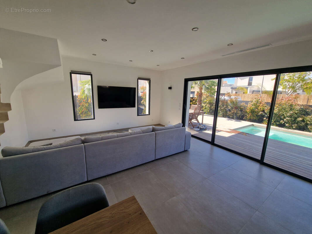 Maison à SAINT-BRES