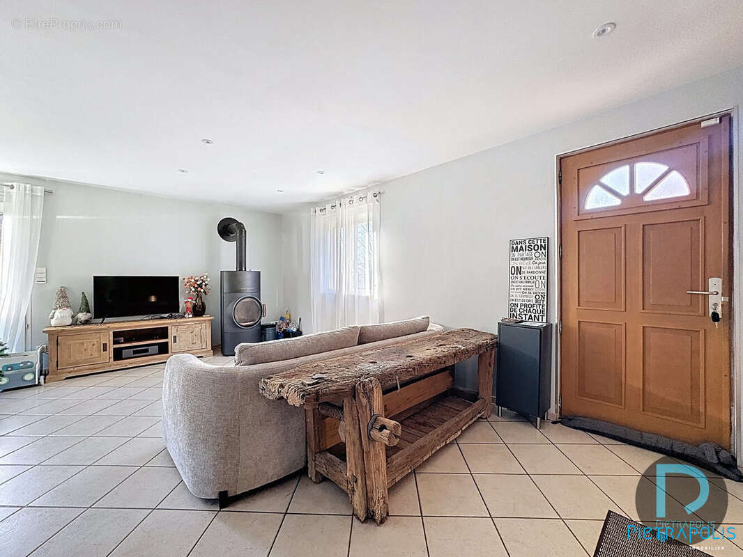 Maison à GENOUILLEUX