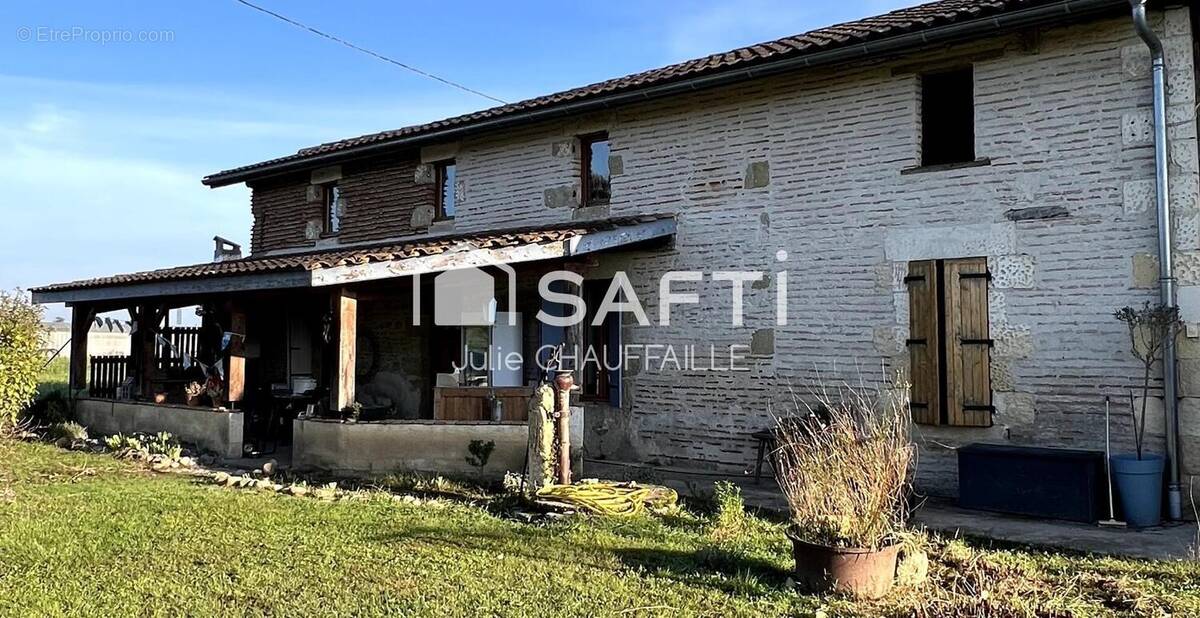 Photo 1 - Maison à FAUGUEROLLES