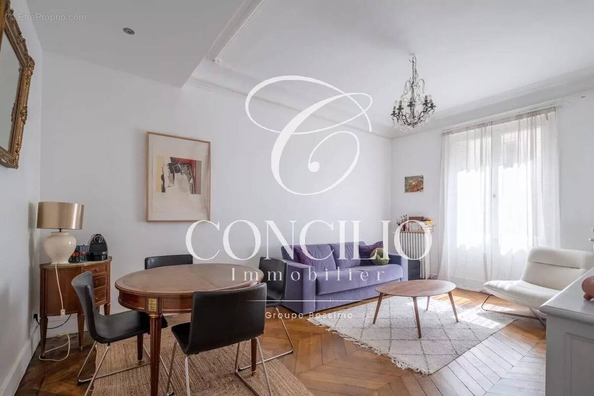 Appartement à PARIS-8E