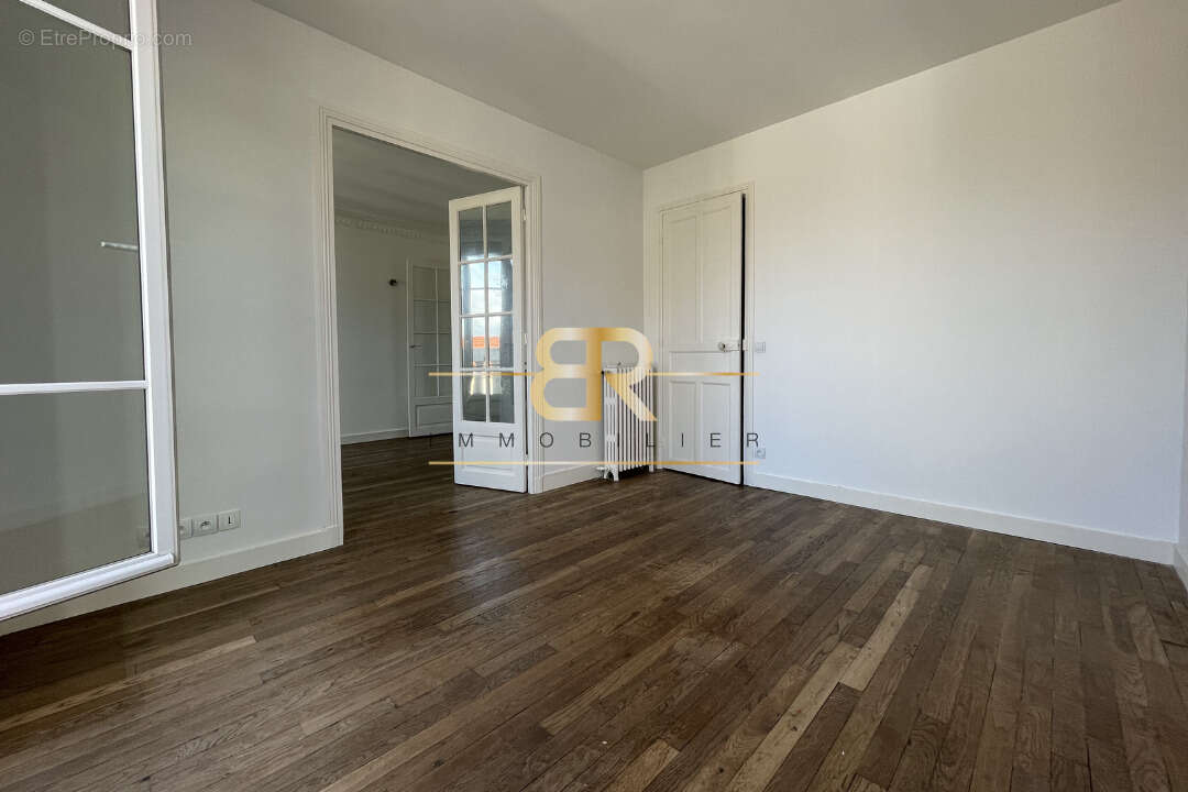 Appartement à COURBEVOIE