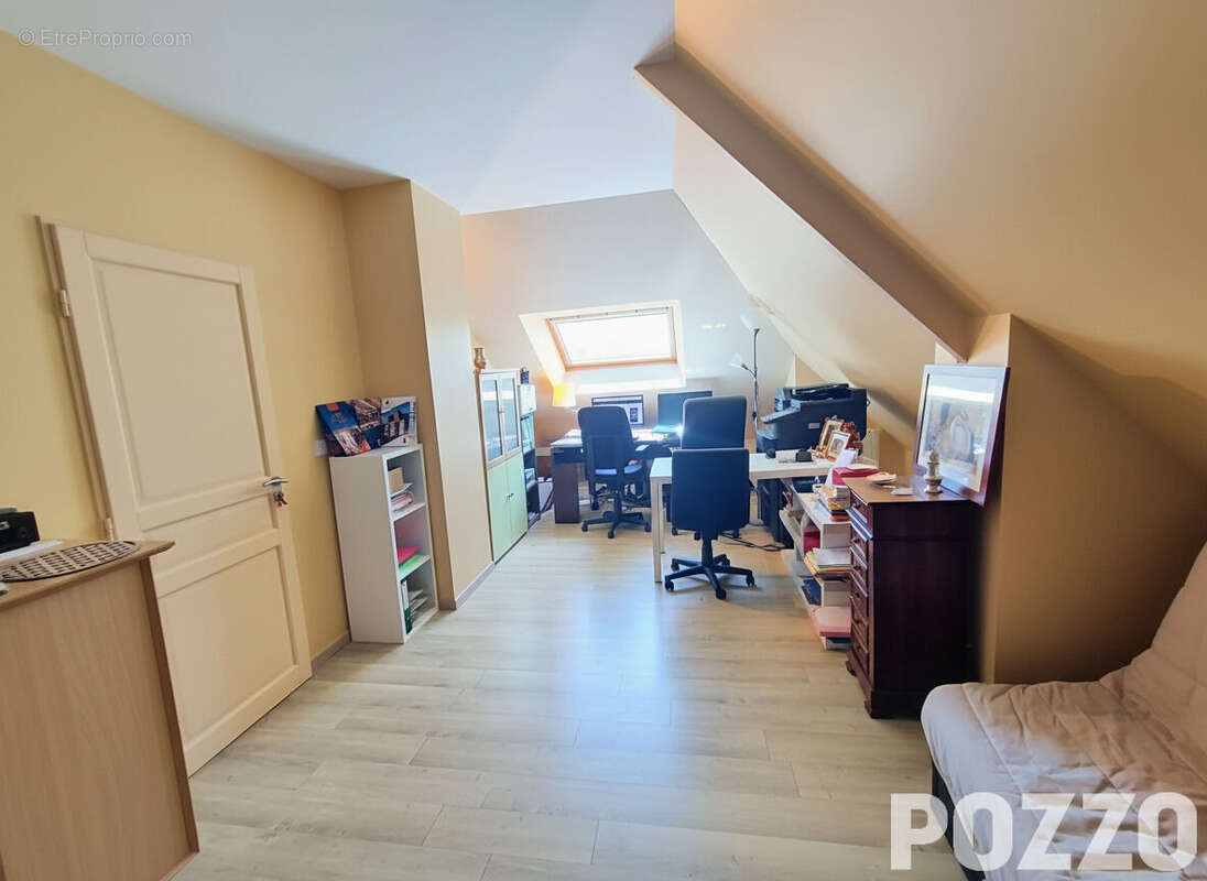 A vendre Maison recente de 8 pp située à Biéville Beuville 14112 - photo 17