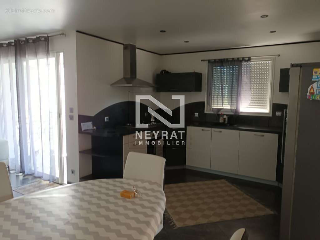 Dans zone artisanale montauroux  : local 50 m2  + 50 à fermer+ habitation - photo 11