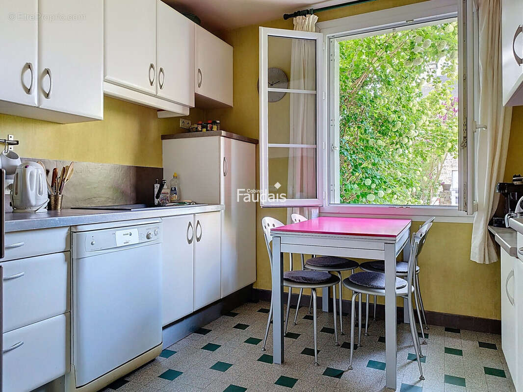 Maison 121 m² à Geffosses  - photo 6