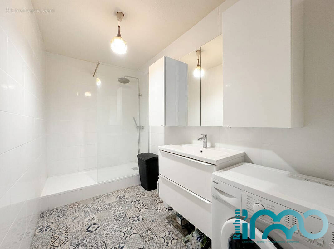 Appartement à ONET-LE-CHATEAU