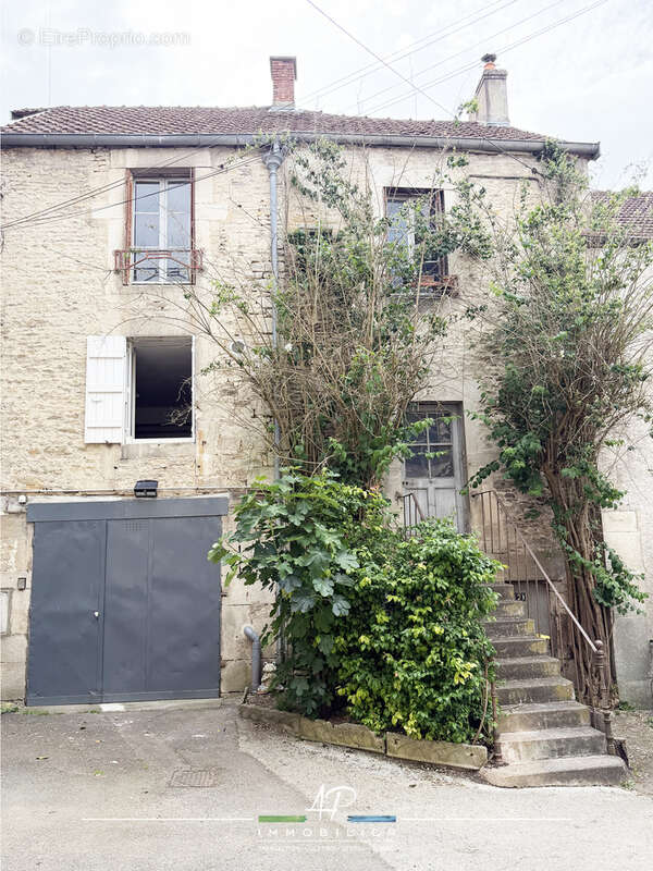 Ensemble immobilier de caractère avec maison rénovée et seconde maison à réinventer - photo 16