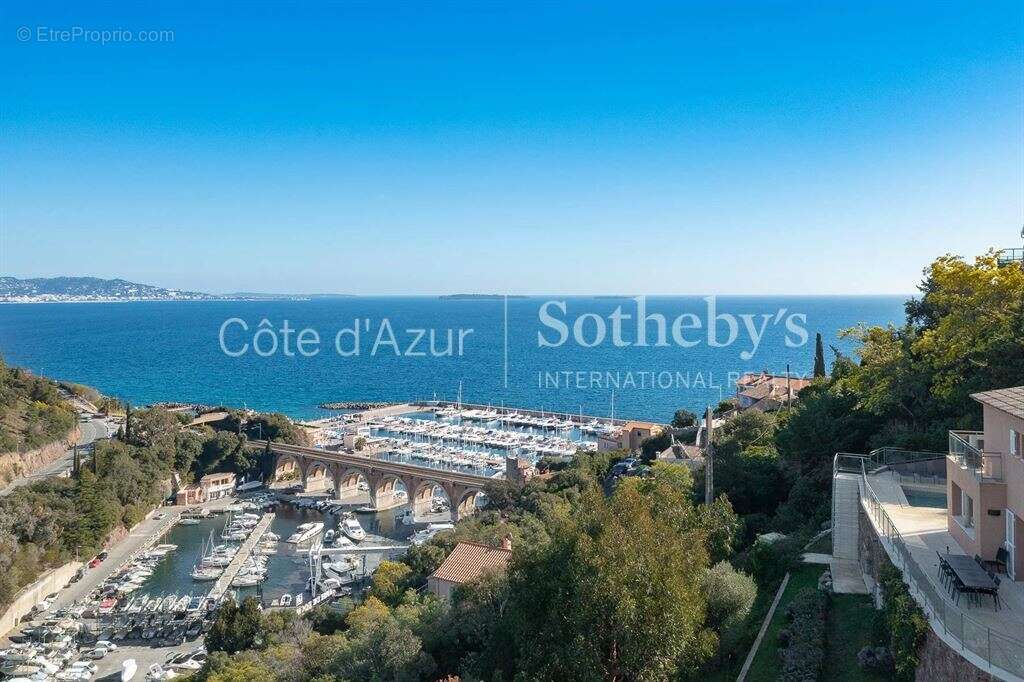 Maison à THEOULE-SUR-MER