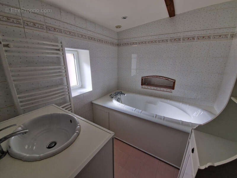 Maison à SAINT-CREPIN