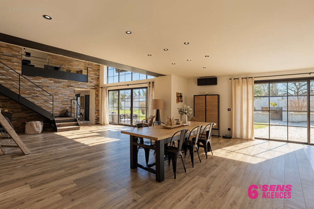 Maison à SAINT-BONNET-DE-MURE