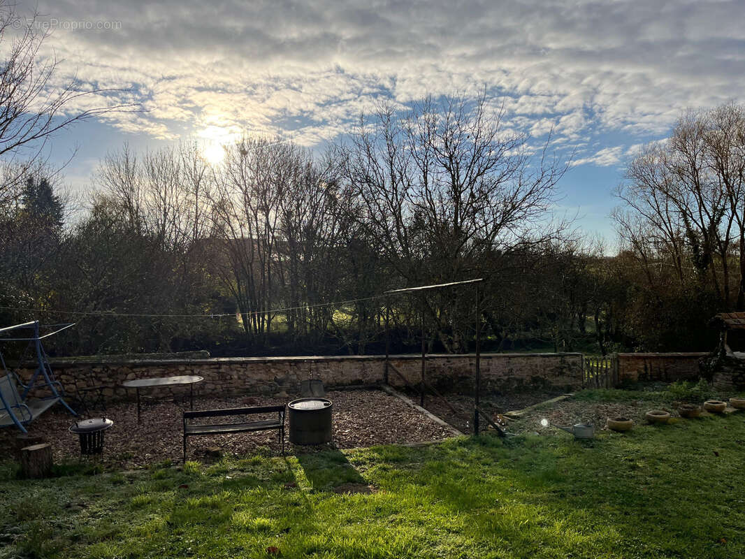 Maison à VICQ-EXEMPLET