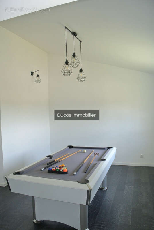 Sur les hauteurs dans un bel environnement maison 5 chambres - photo 8