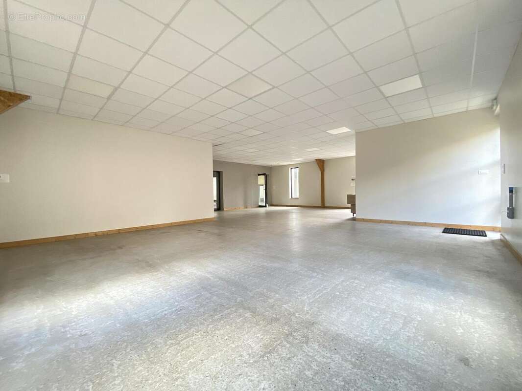 Photo 5 - Commerce à LA FOUILLOUSE