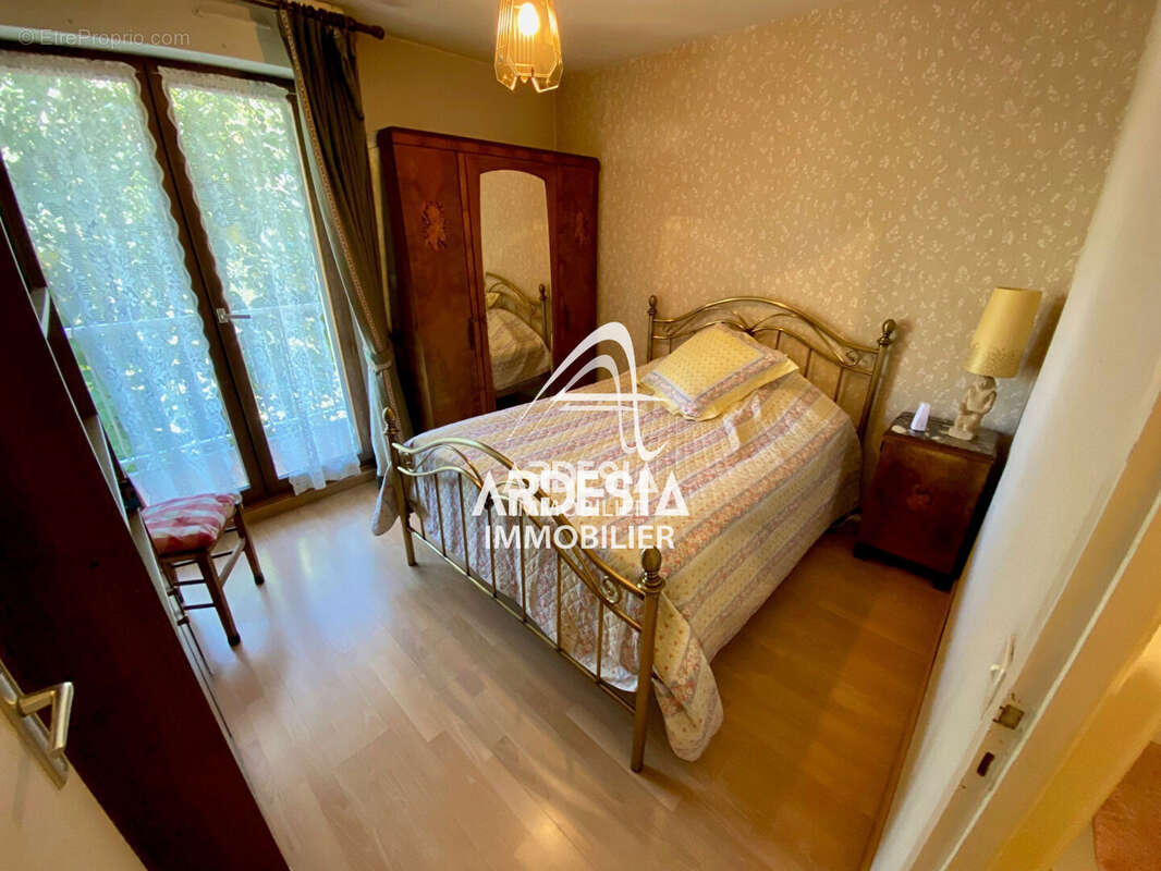 À vendre à Saint-Jean-de-Maurienne   Appartement lumineux avec balcon et garage - photo 4