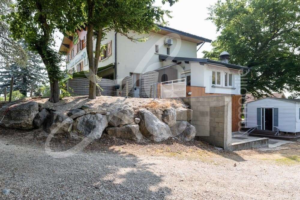 Hôtel restaurant Le Pont De Champ - Commerce à BEAUCROISSANT