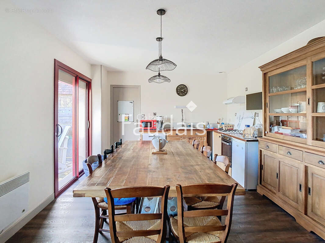 Maison à CONDE-SUR-VIRE