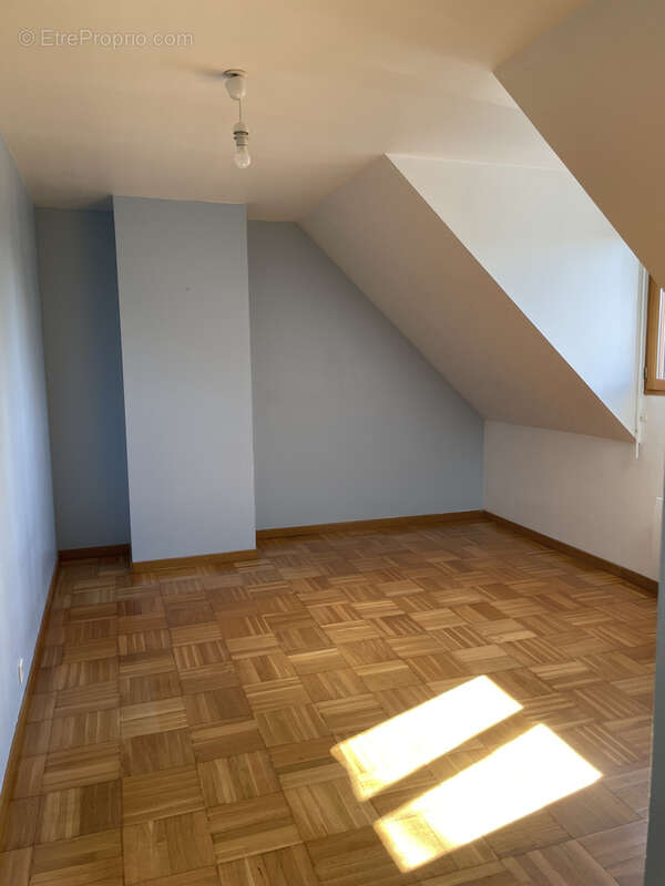 Clery St André, pavillon 121 m2 ,4 chambres - photo 3