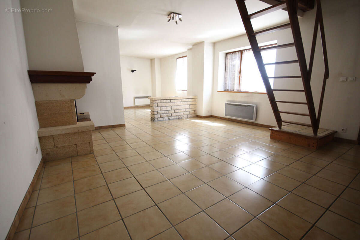 Maison à VERNEUIL-EN-HALATTE