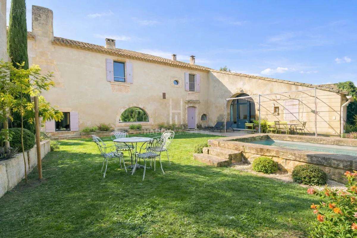 Maison à MOURIES