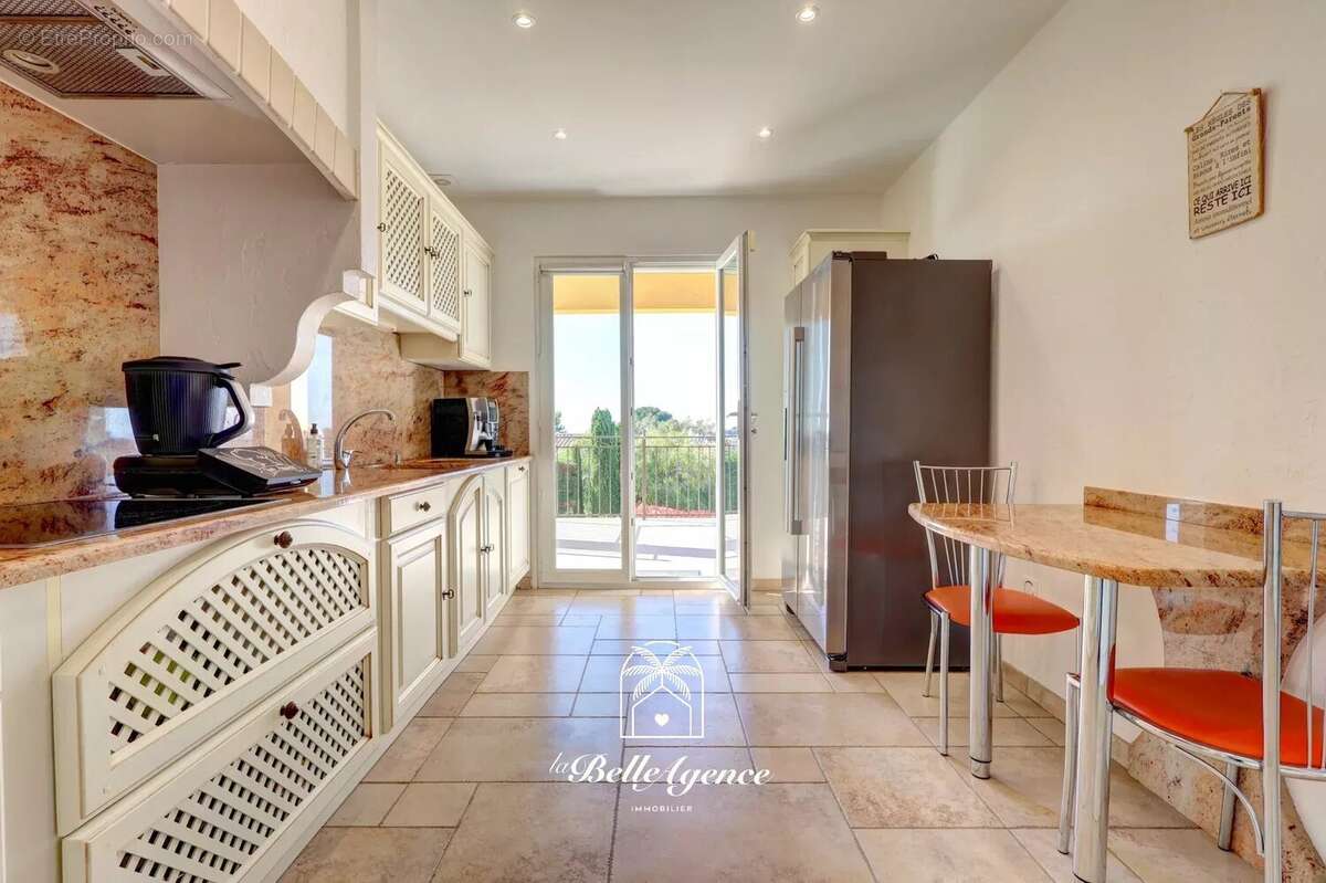 Maison à SAINT-LAURENT-DU-VAR