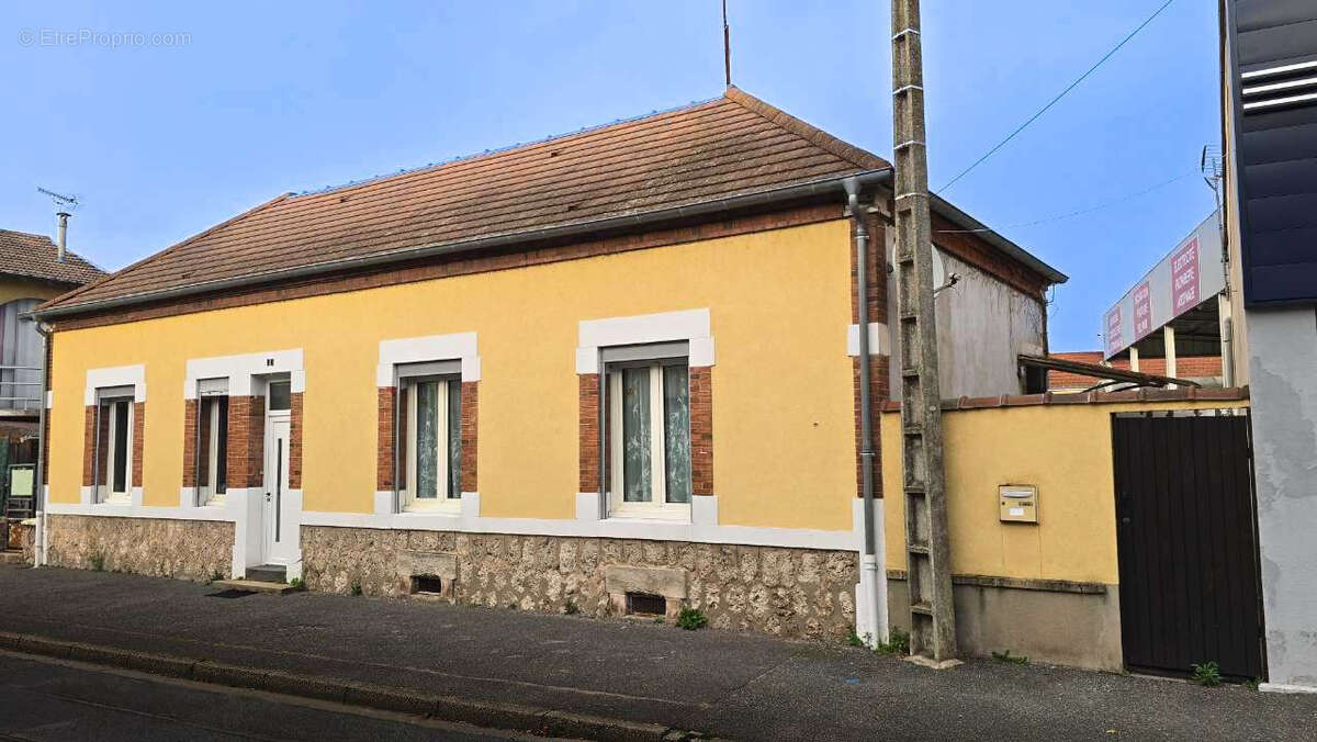 Maison à VARENNES-SUR-ALLIER