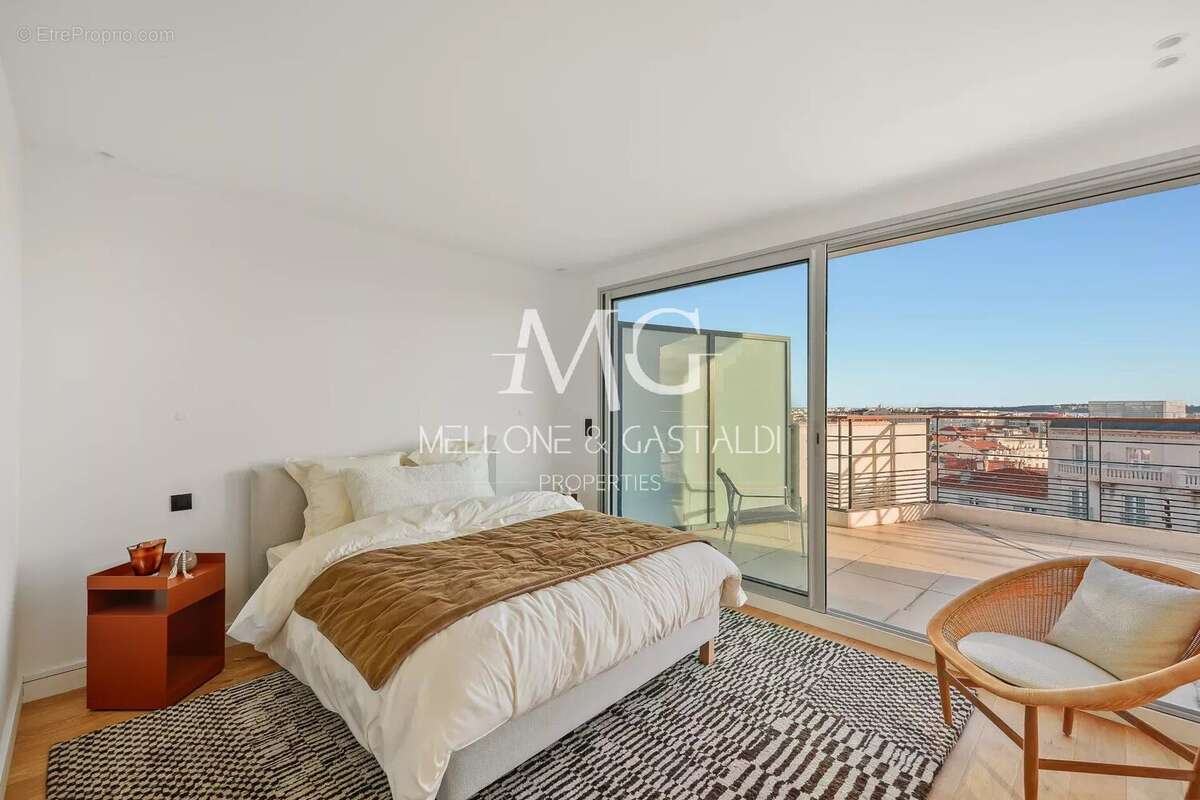 Cannes centre – penthouse d’exception – roof top – vue mer panoramique – 117 m² – 2 parkings - photo 33
