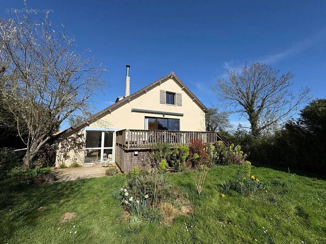 Maison à HOUDAN