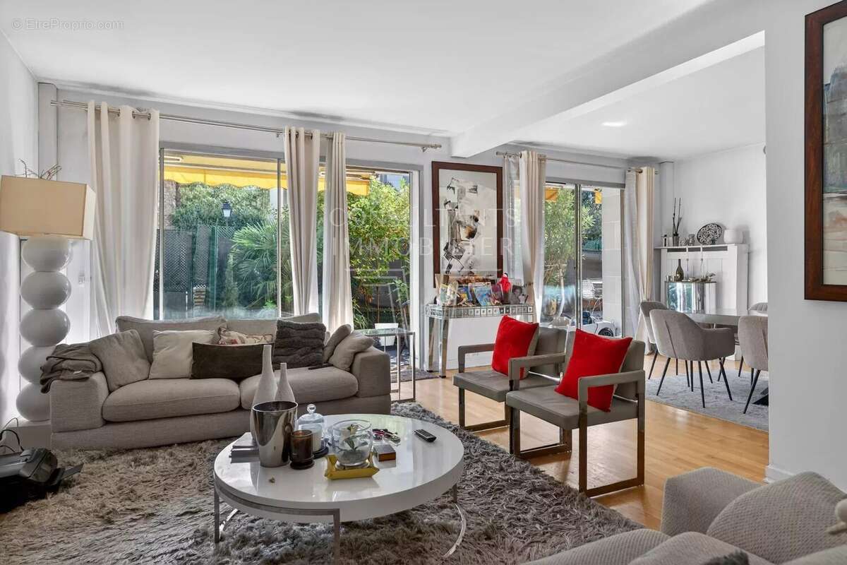 Appartement à NEUILLY-SUR-SEINE