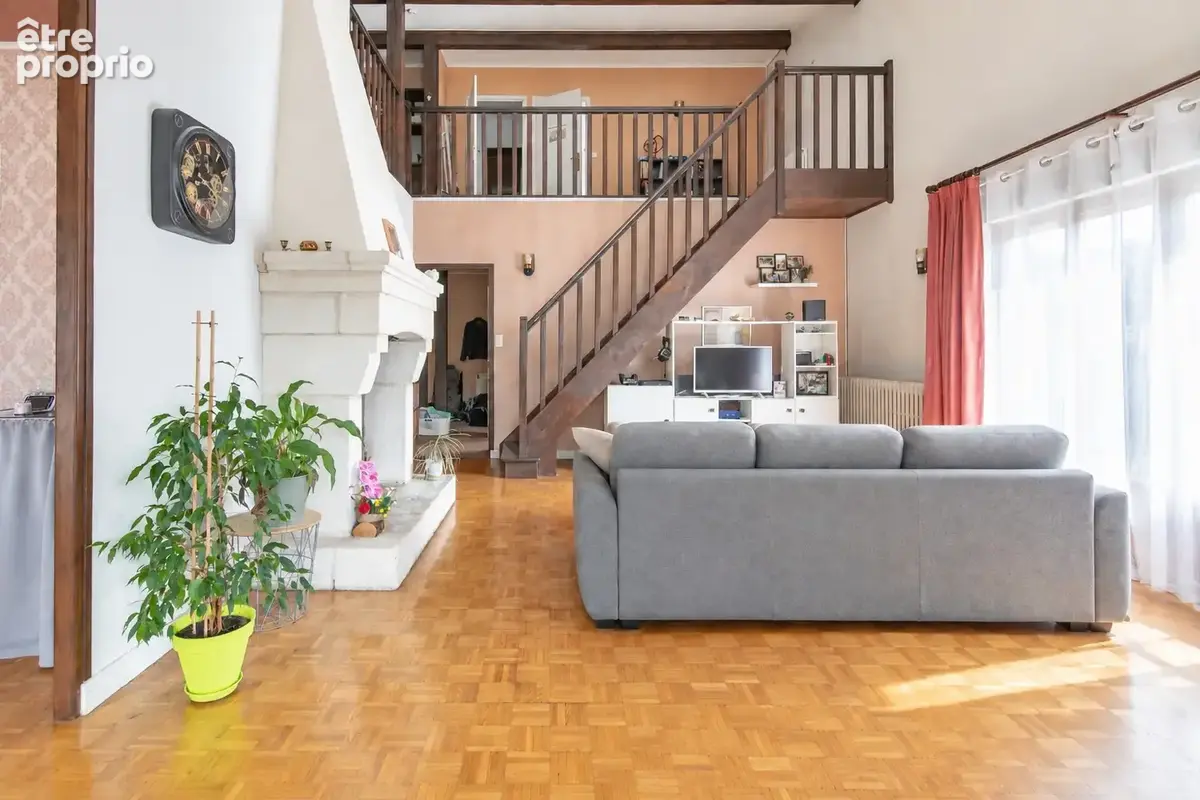 Rare a la vente - spacieux t5 avec balcons/terrasses, garage, cave & jardin commun -  la rochette ! - photo 2