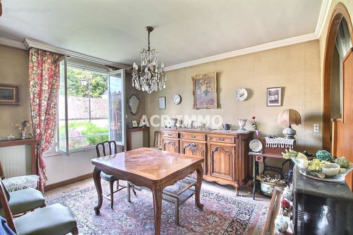 Maison à MAURECOURT