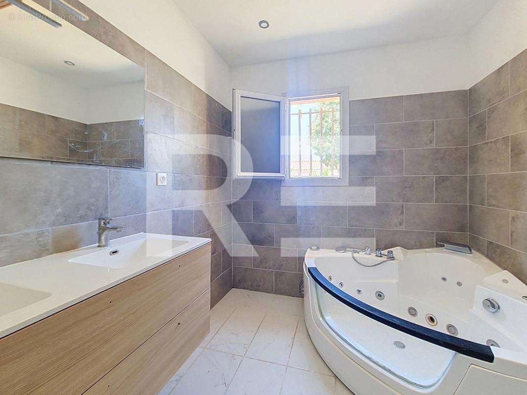 Maison individuelle de 4 chambres avec piscine sur St Chaptes - photo 7