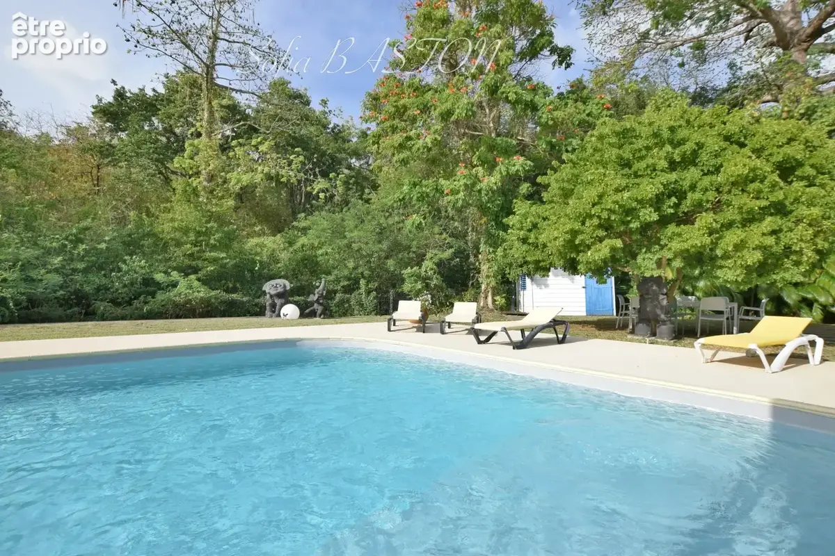 Superbe villa de 345 m² habitables avec piscine et annexes - terrain plat de 2 207 m², à vendre 5/6 pièces LE DIAMANT (972) - photo 20