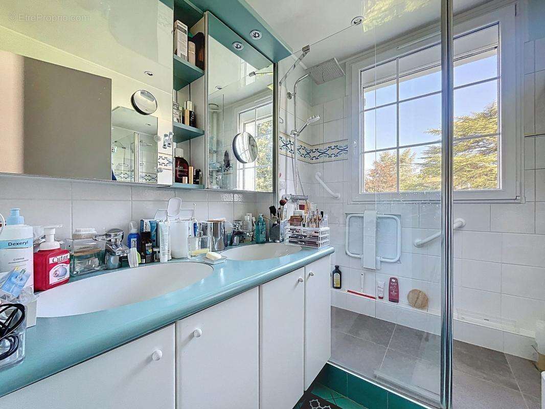 Maison à SAINT-CYR-SUR-LOIRE