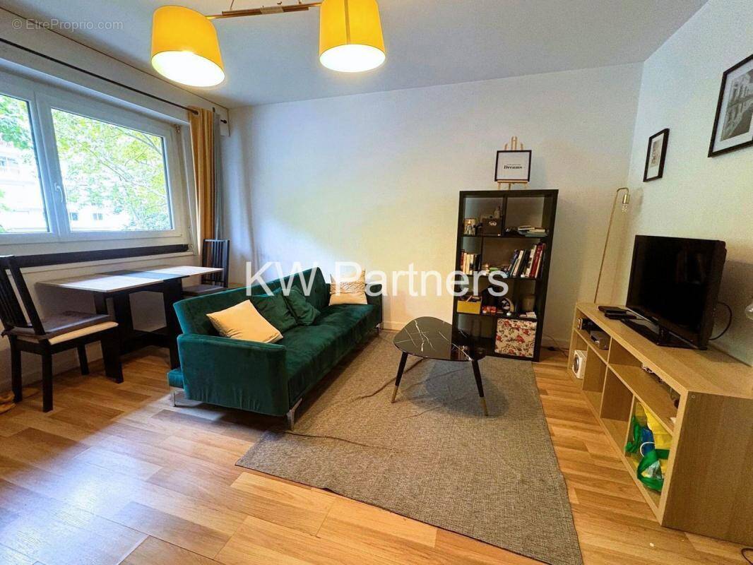 Appartement à PARIS-14E