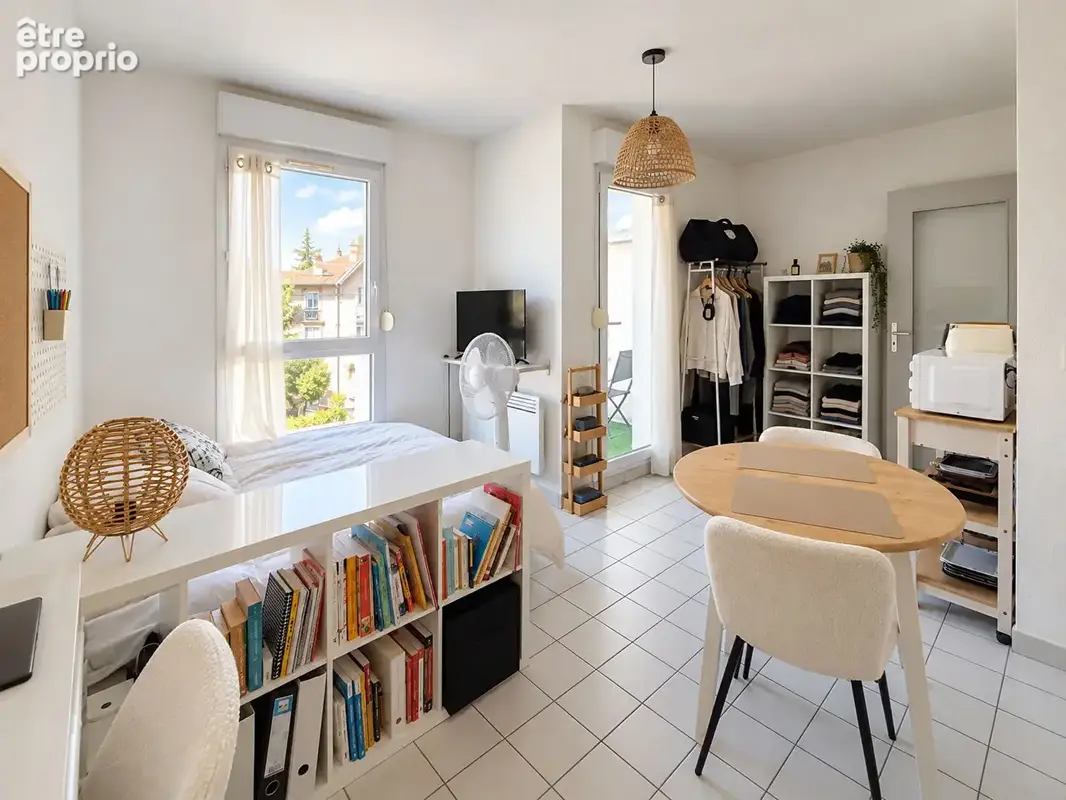 Beau studio avec grand balcon - photo 2