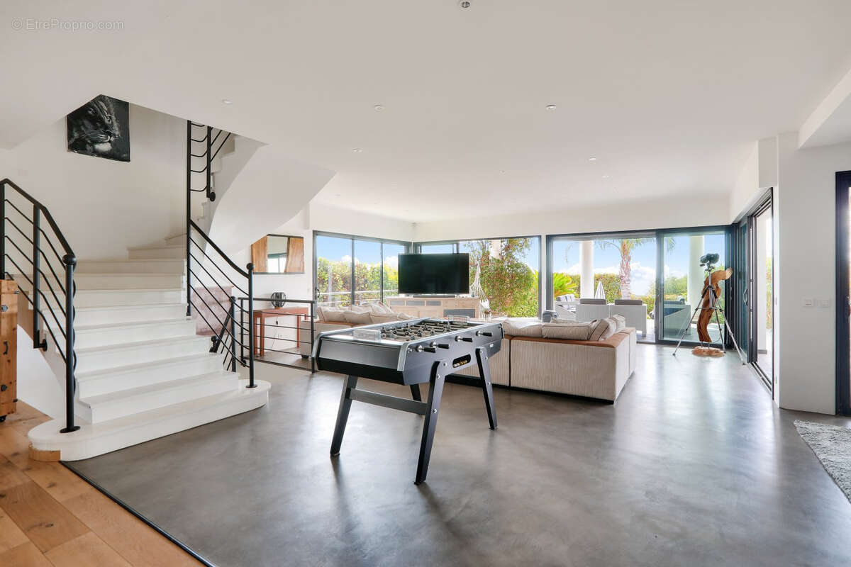 Maison à SAINT-LAURENT-DU-VAR