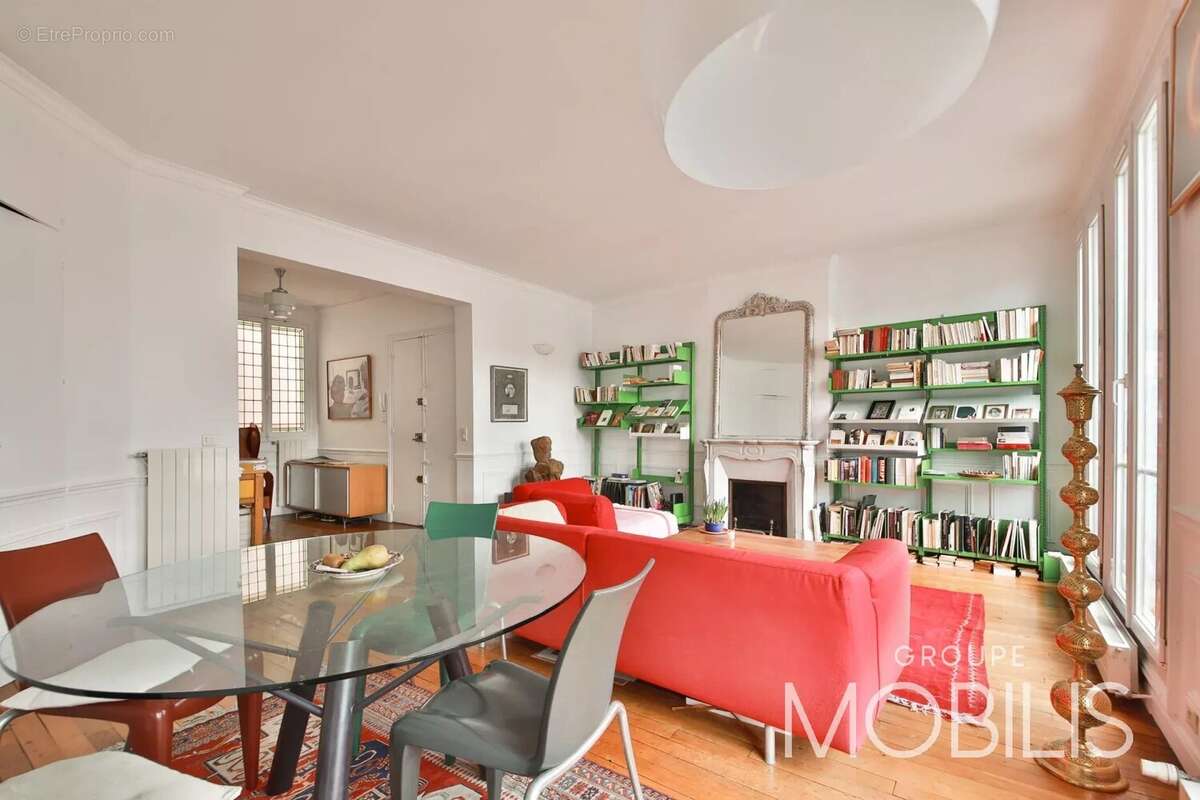 Appartement à PARIS-16E