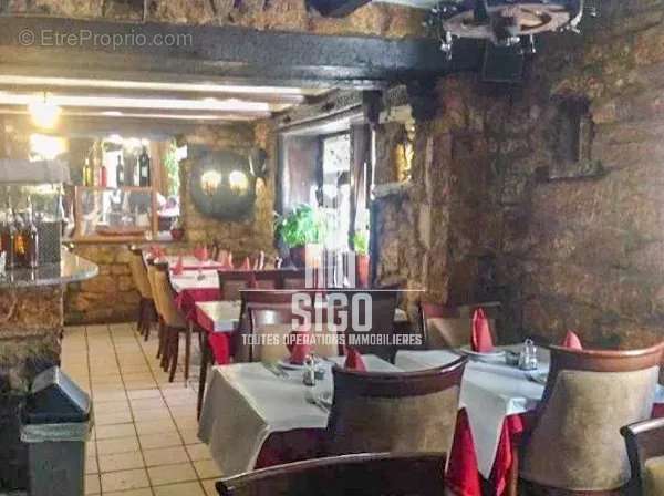 Commerce à MEYRONNE