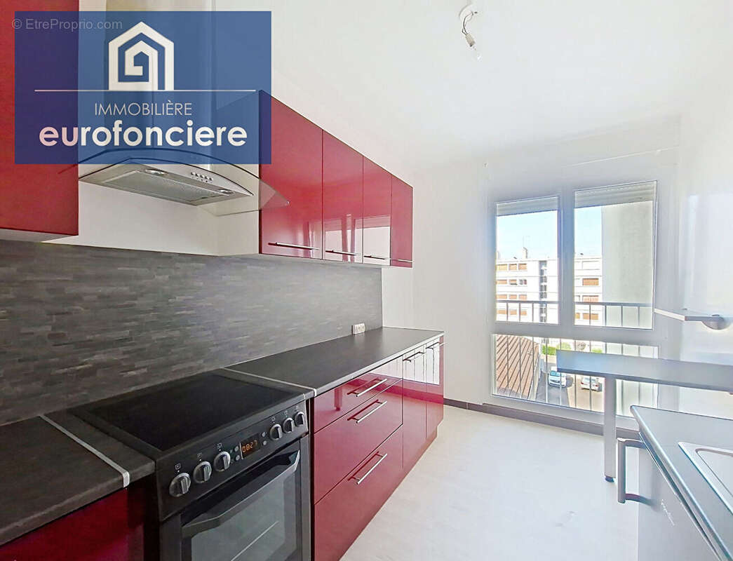 À vendre appartement avec ascenseur, idéalement situé proche du centre-ville - photo 2