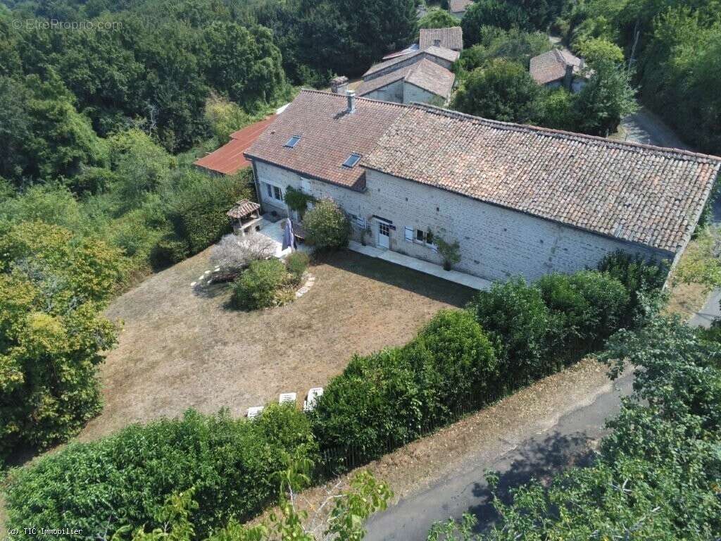 Maison à VILLEFAGNAN