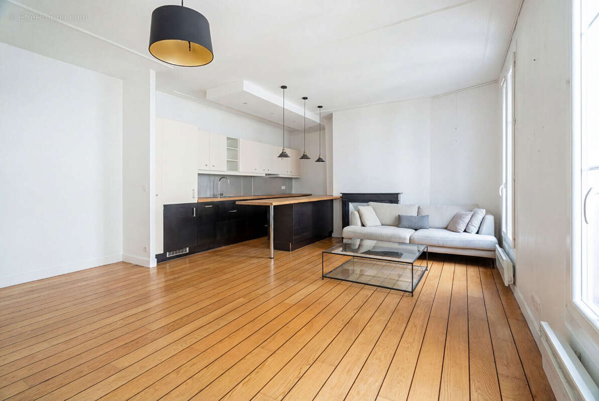 Appartement à PARIS-16E