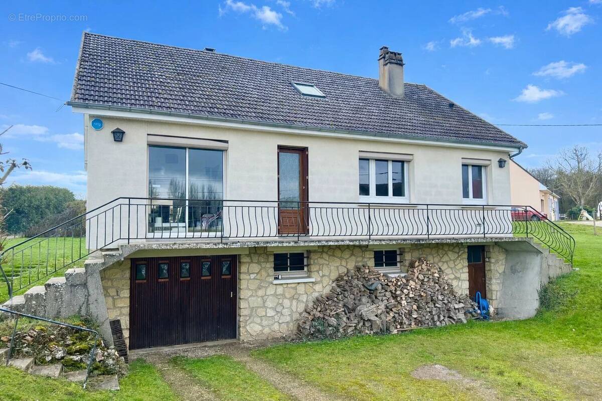 Maison à HOUDAN